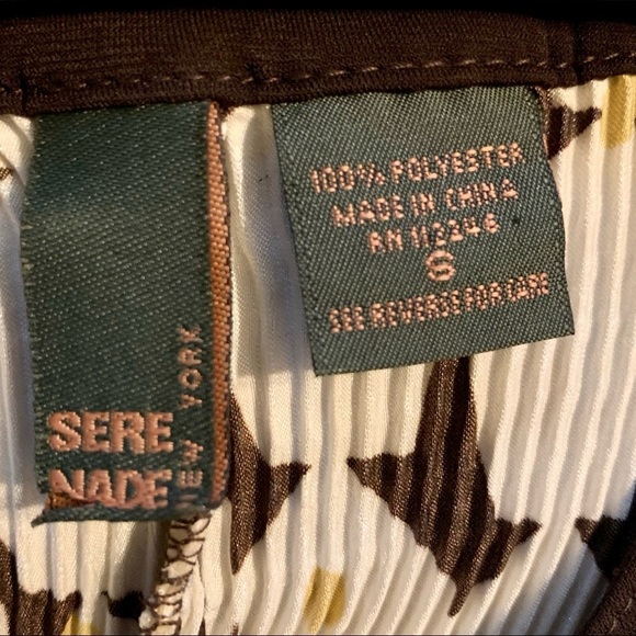 Serenade New York Accordion Pleated Blou… - Picture 6 of 8